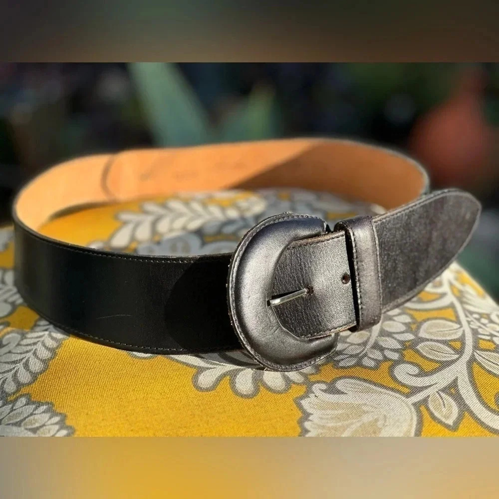 Anne Klein — Vintage Big Buckle Leather Belt